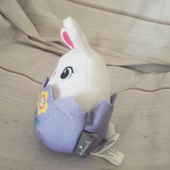 Hallmark White Rabbit Easter Egg Bunny Pull String 4 Inch Plush Stuffed Toy 2018 - Picture 3 of 8